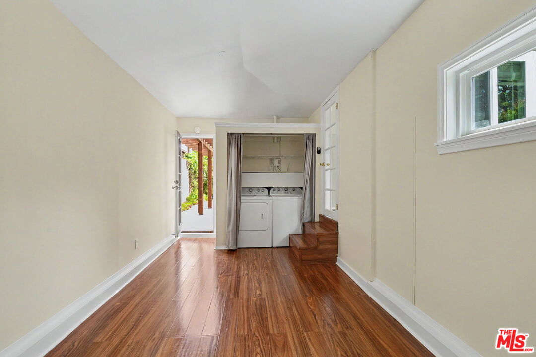 3542 Greenwood Ave