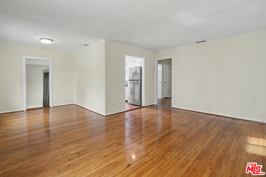 3542 Greenwood Ave