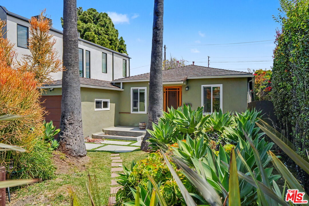 3542 Greenwood Ave