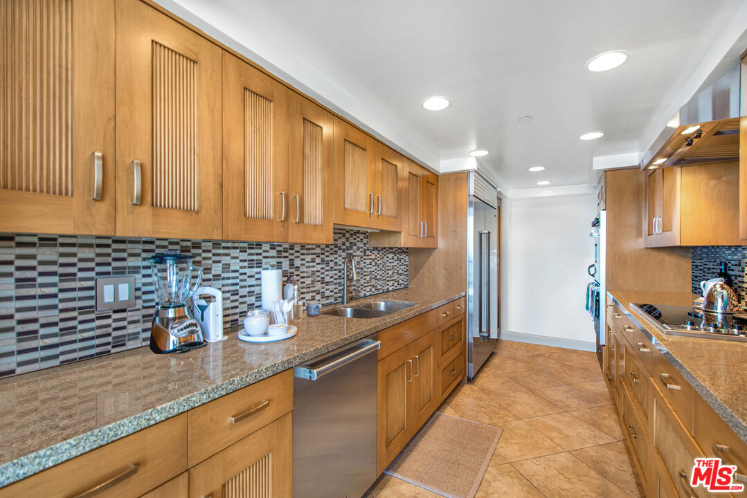 201 Ocean Ave Unit: 909B
