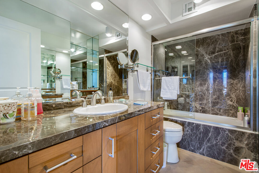 201 Ocean Ave Unit: 909B