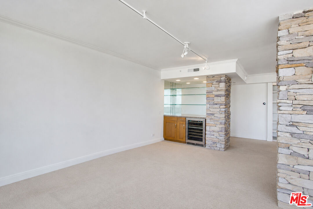 201 Ocean Ave Unit: 909B