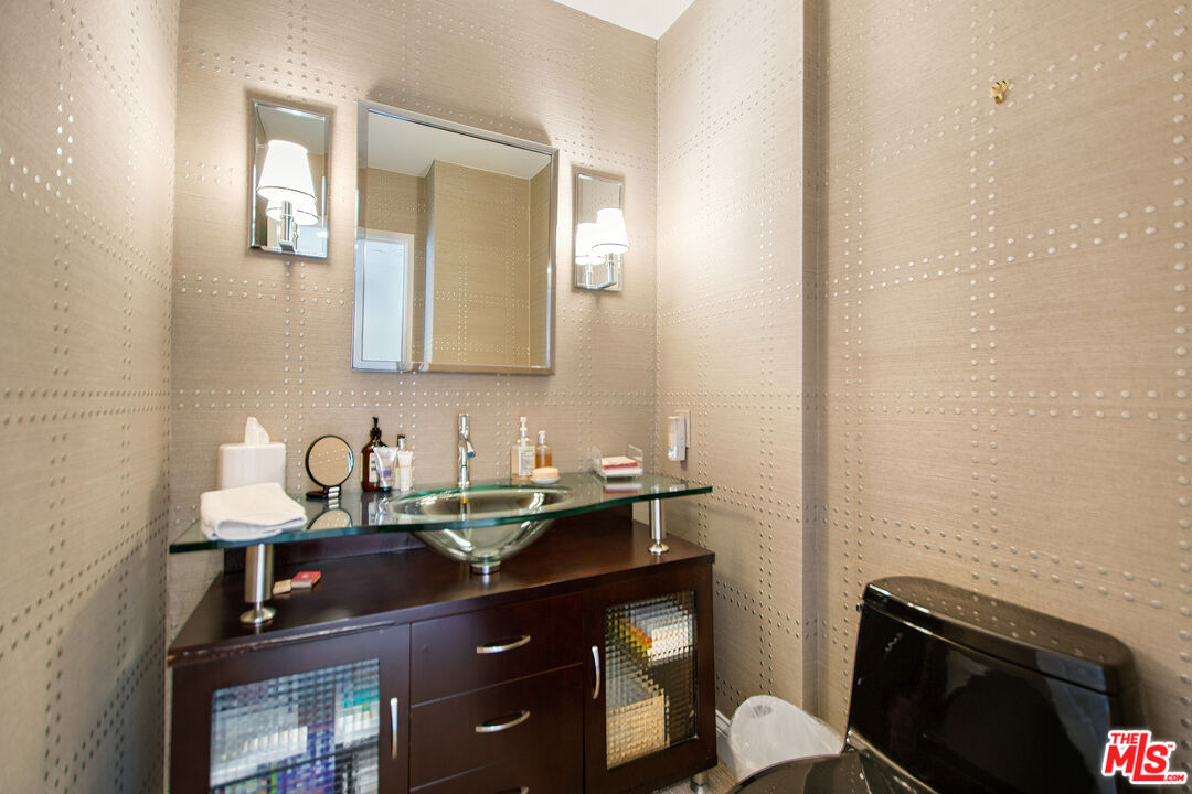 201 Ocean Ave Unit: 909B