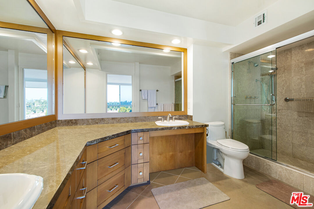 201 Ocean Ave Unit: 909B