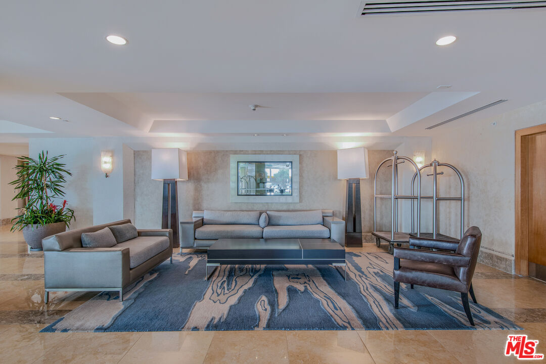 201 Ocean Ave Unit: 909B