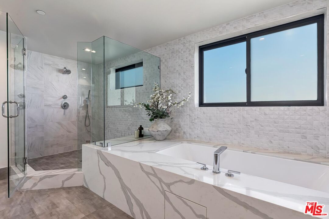 1839 Pandora Ave Unit: PH