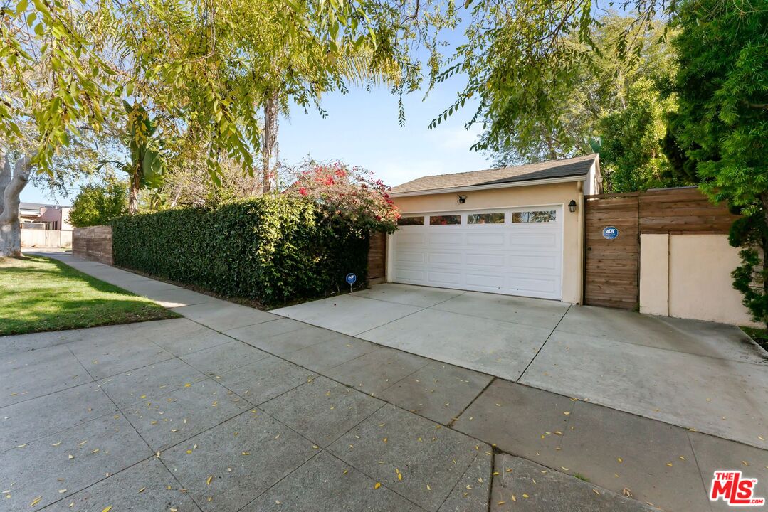3251 Stewart Ave