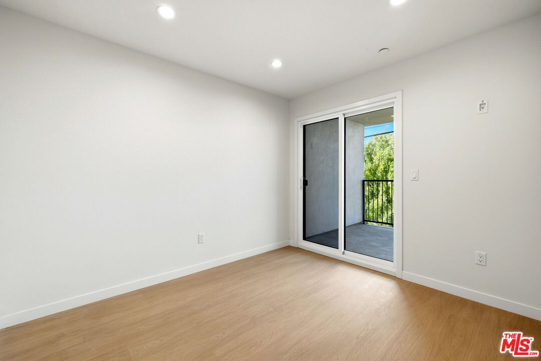 2621 Veteran Ave