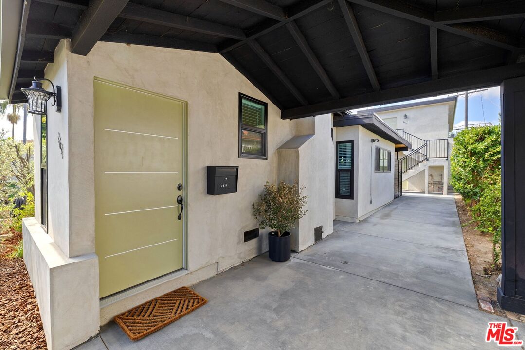 2621 Veteran Ave