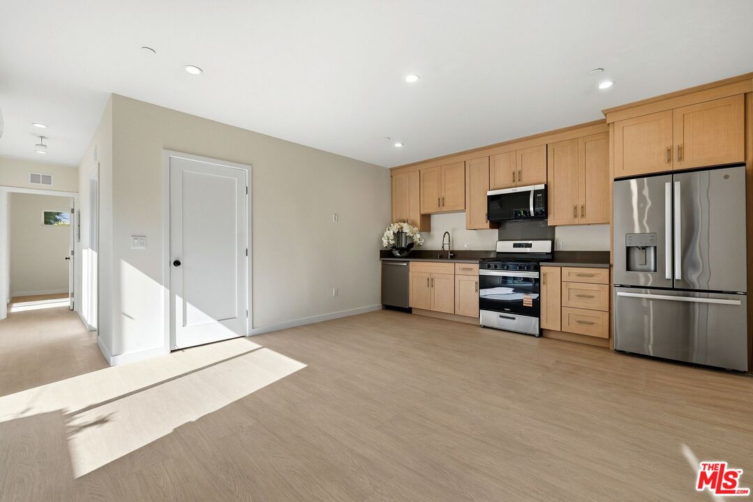 2621 Veteran Ave