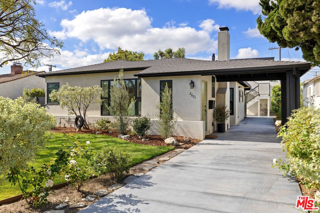2621 Veteran Ave