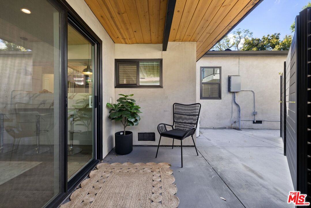 2621 Veteran Ave