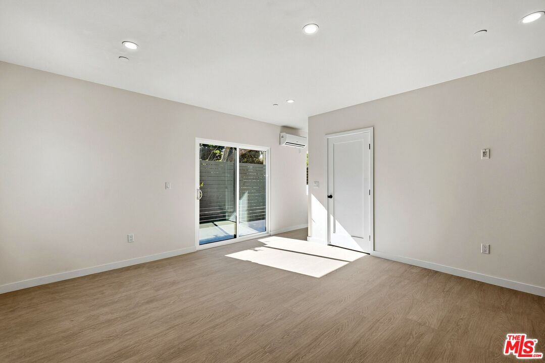 2621 Veteran Ave