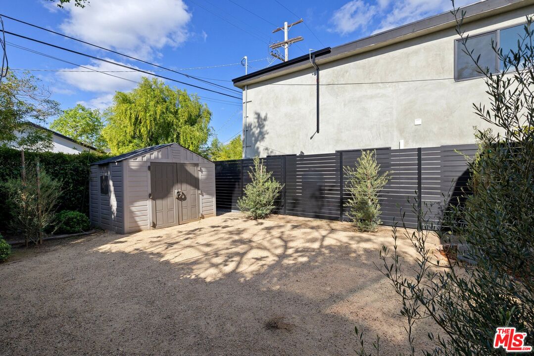 2621 Veteran Ave