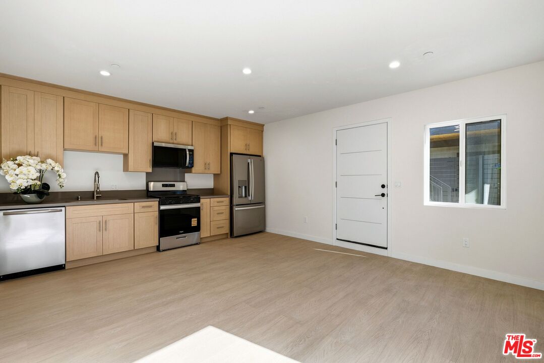 2621 Veteran Ave