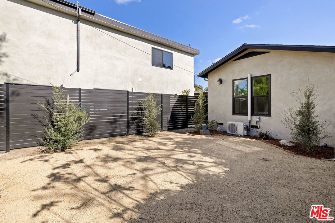 2621 Veteran Ave