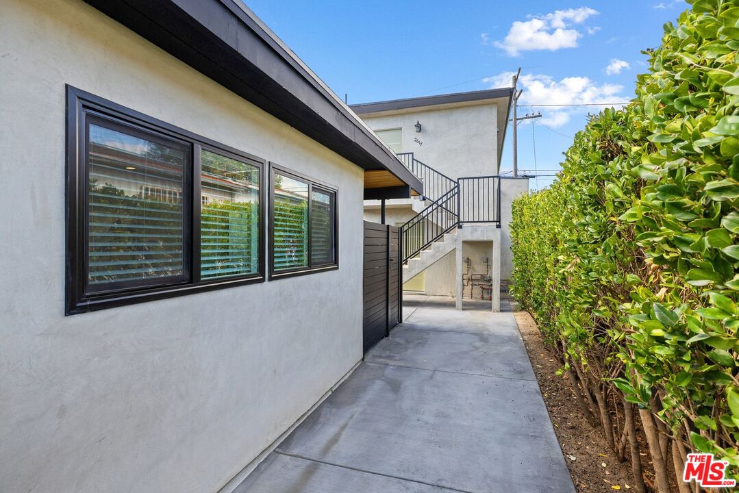 2621 Veteran Ave