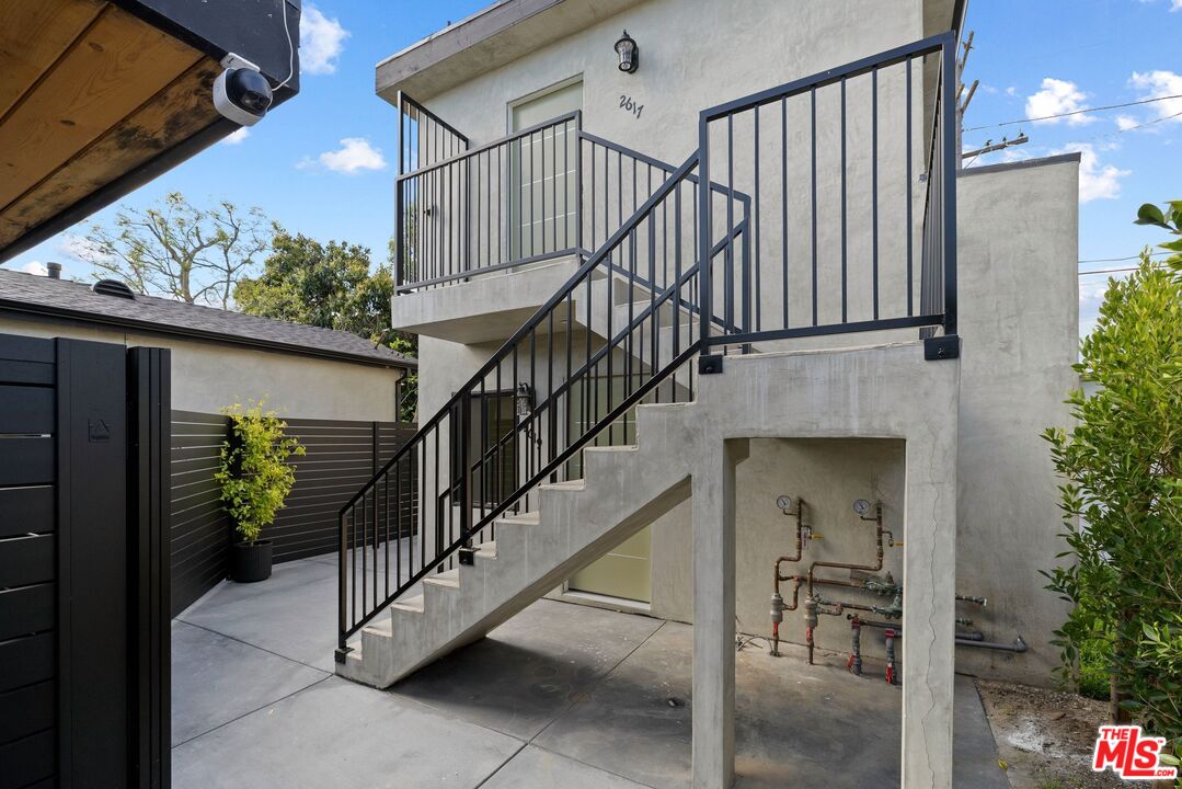 2621 Veteran Ave