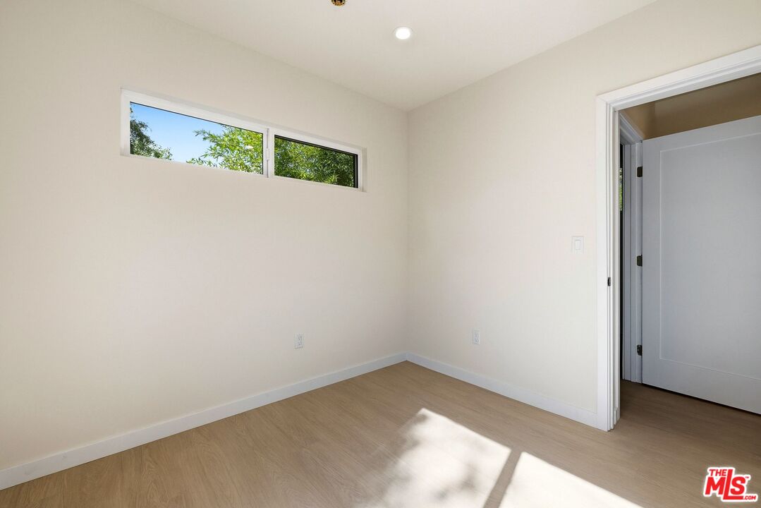 2621 Veteran Ave