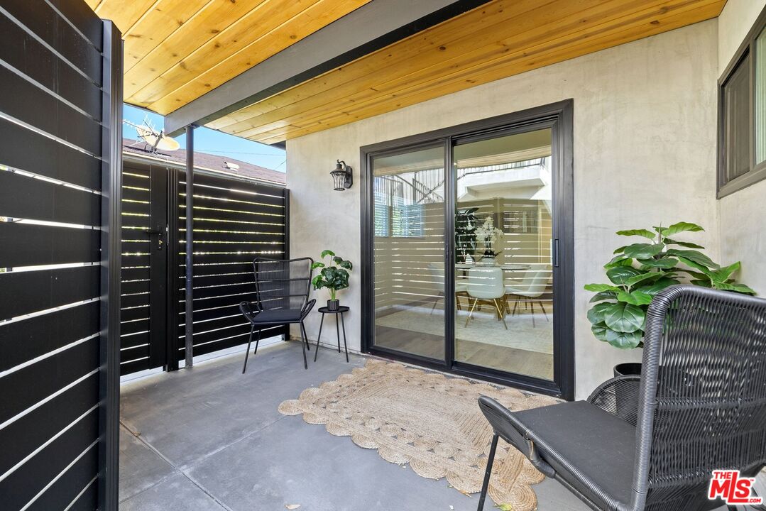 2621 Veteran Ave