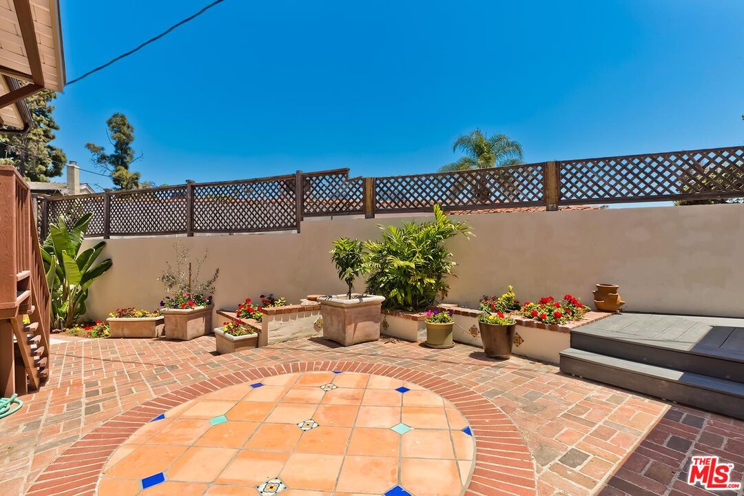 10514 Kinnard Ave