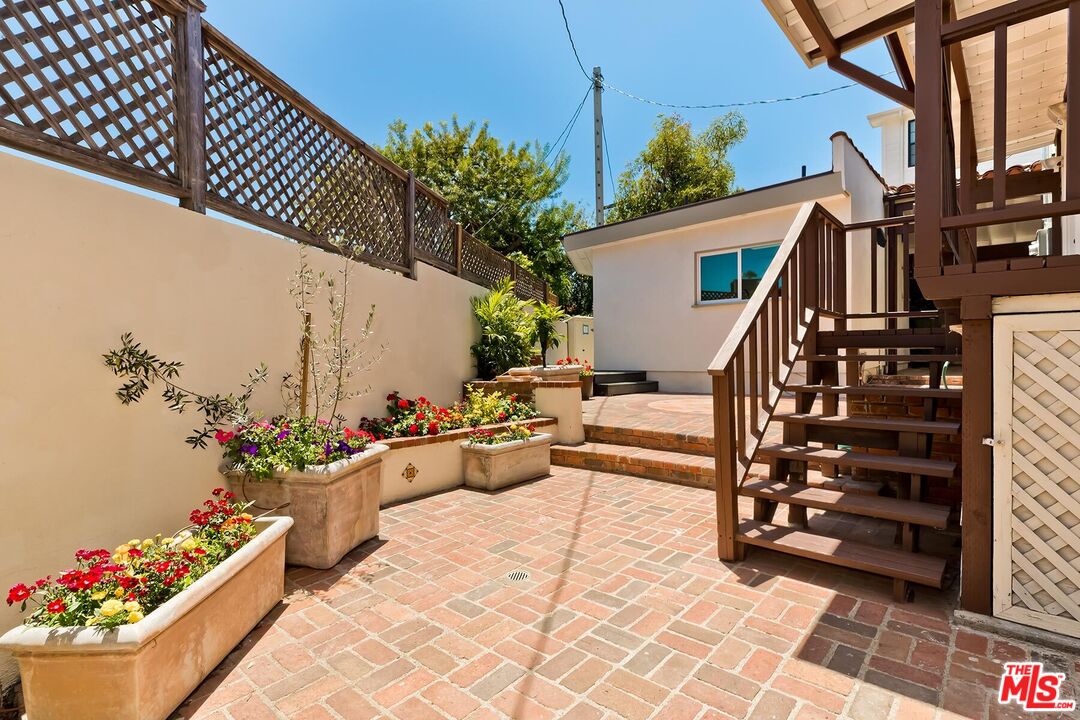10514 Kinnard Ave