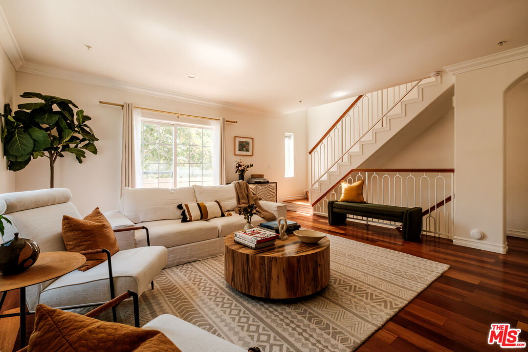 821 S Gramercy Pl Unit: 2