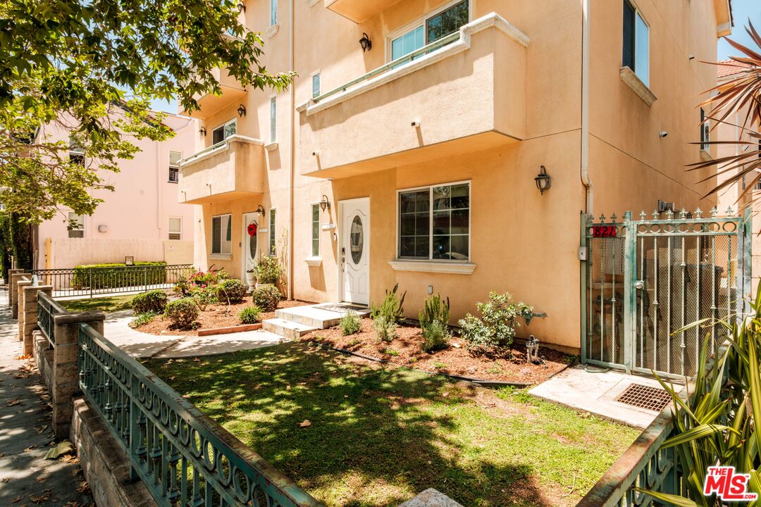 821 S Gramercy Pl Unit: 2