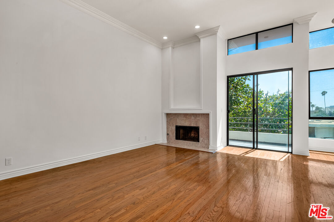 1312 S Saltair Ave Unit: 319