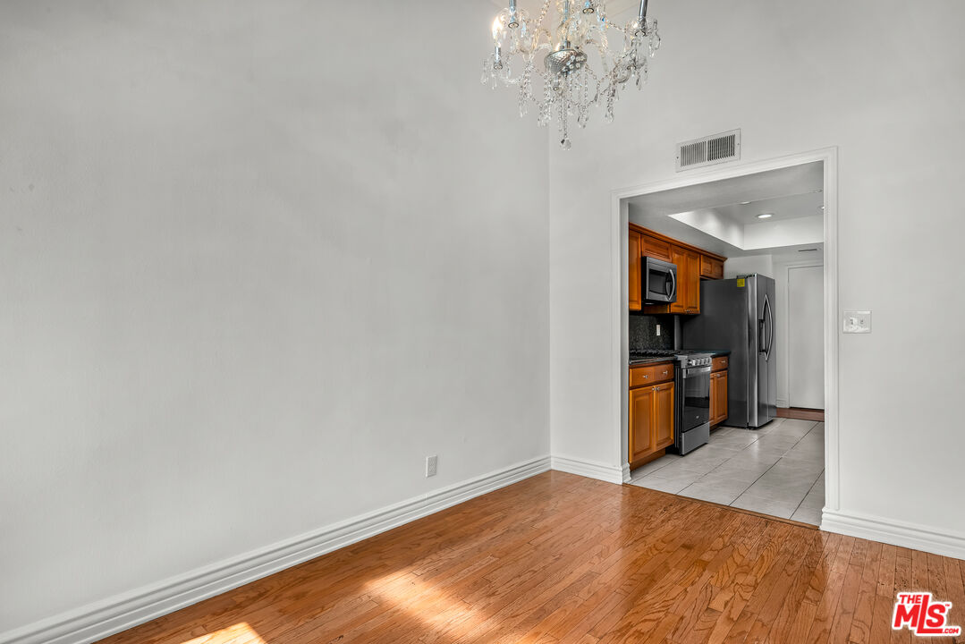 1312 S Saltair Ave Unit: 319