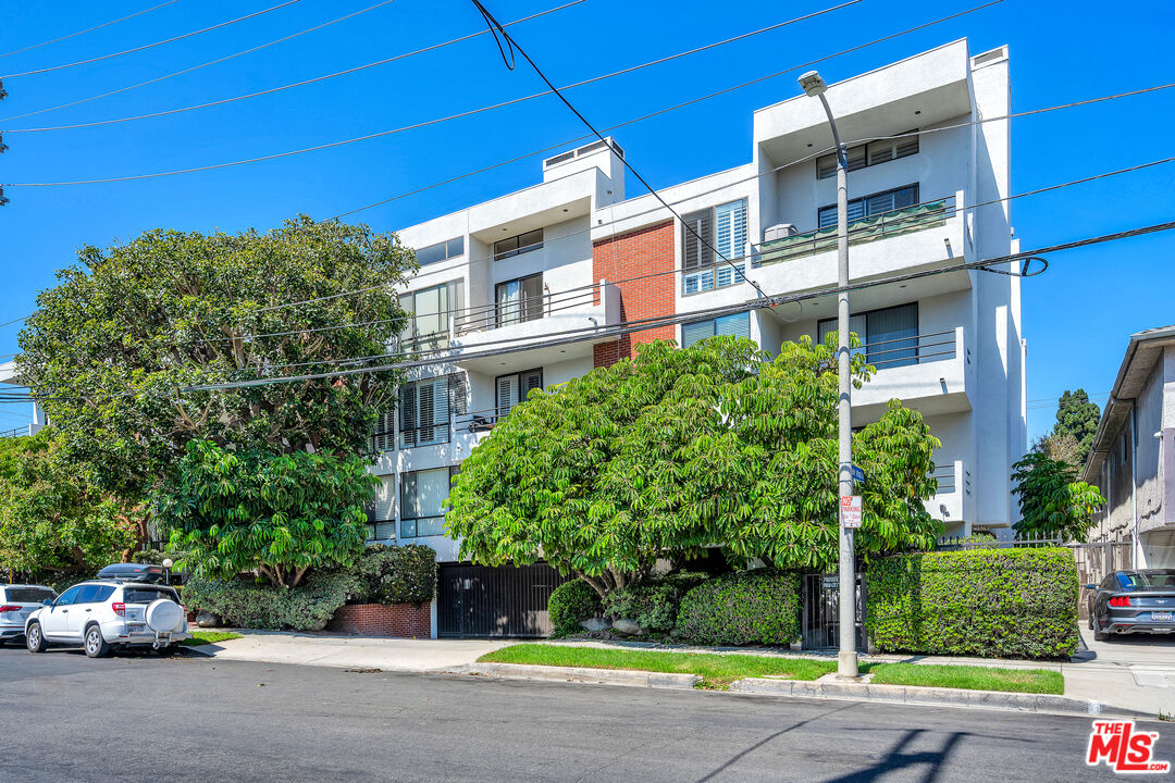 1312 S Saltair Ave Unit: 319