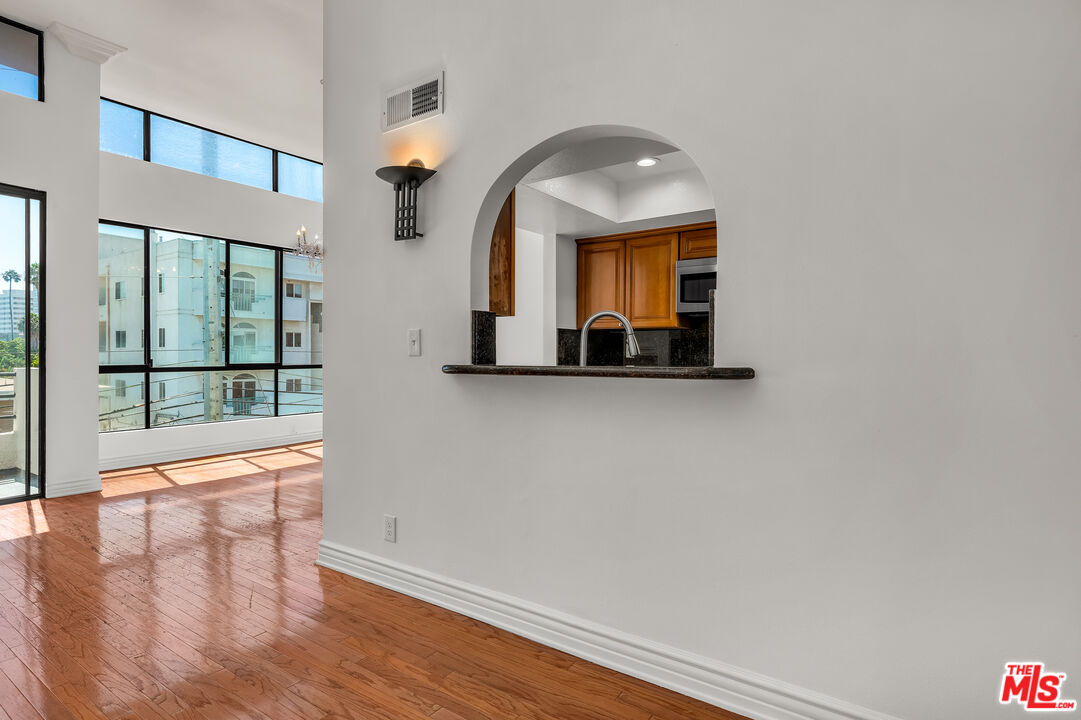 1312 S Saltair Ave Unit: 319