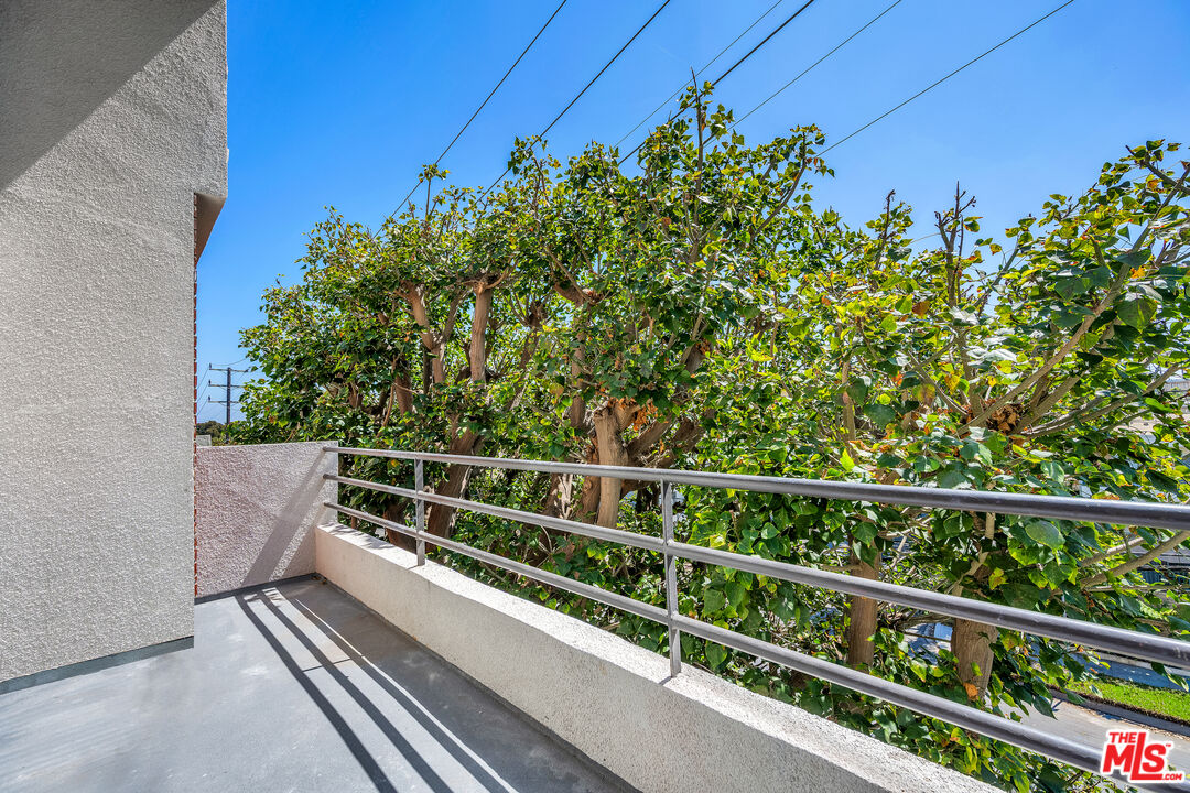 1312 S Saltair Ave Unit: 319