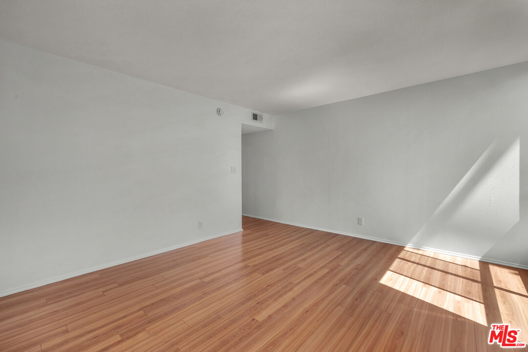 1312 S Saltair Ave Unit: 319