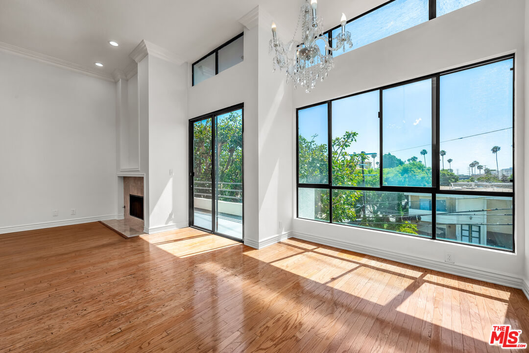 1312 S Saltair Ave Unit: 319