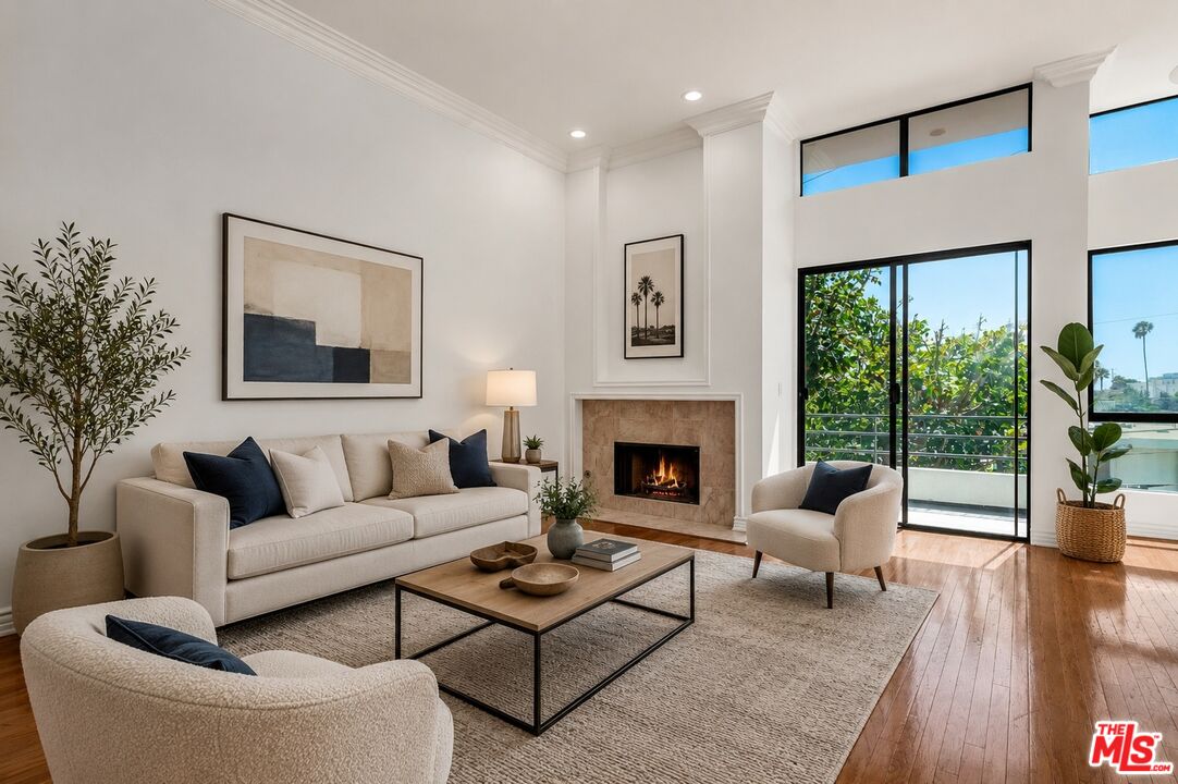 1312 S Saltair Ave Unit: 319