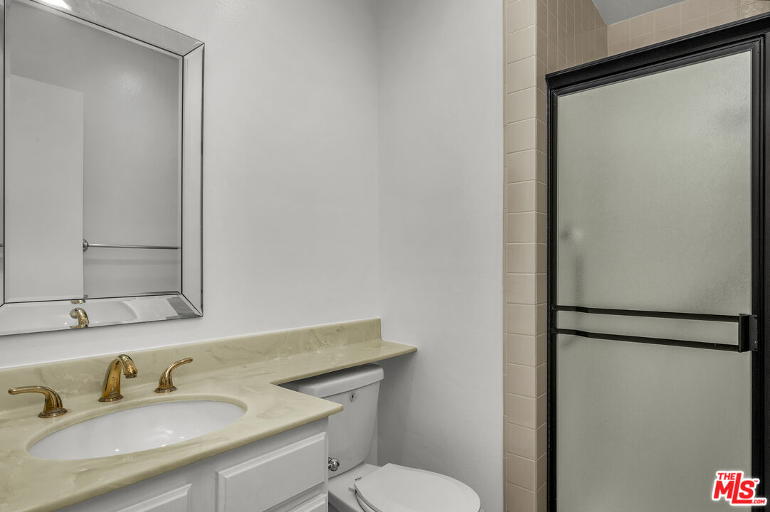 1312 S Saltair Ave Unit: 319