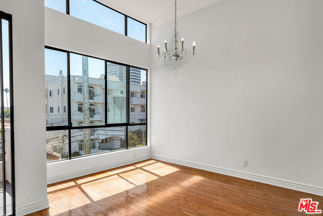 1312 S Saltair Ave Unit: 319
