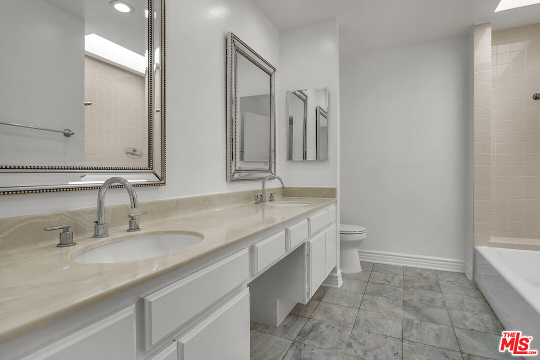1312 S Saltair Ave Unit: 319