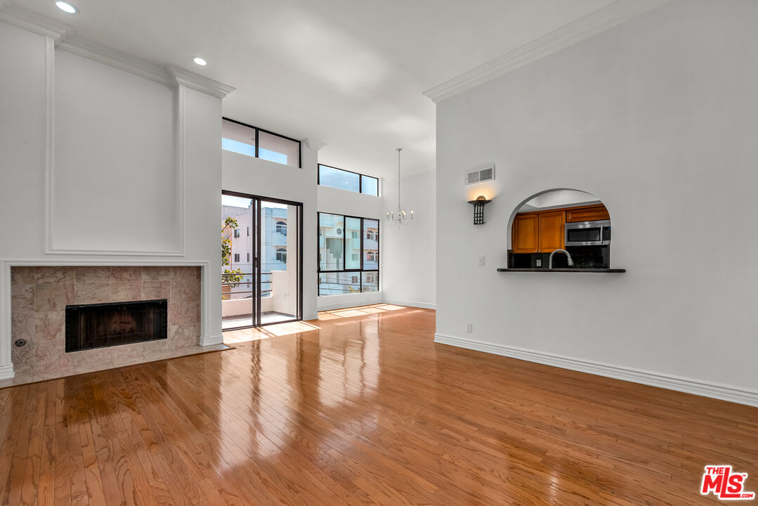 1312 S Saltair Ave Unit: 319