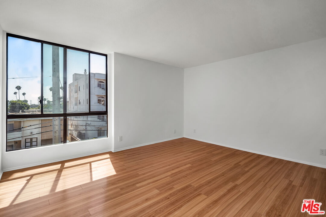 1312 S Saltair Ave Unit: 319