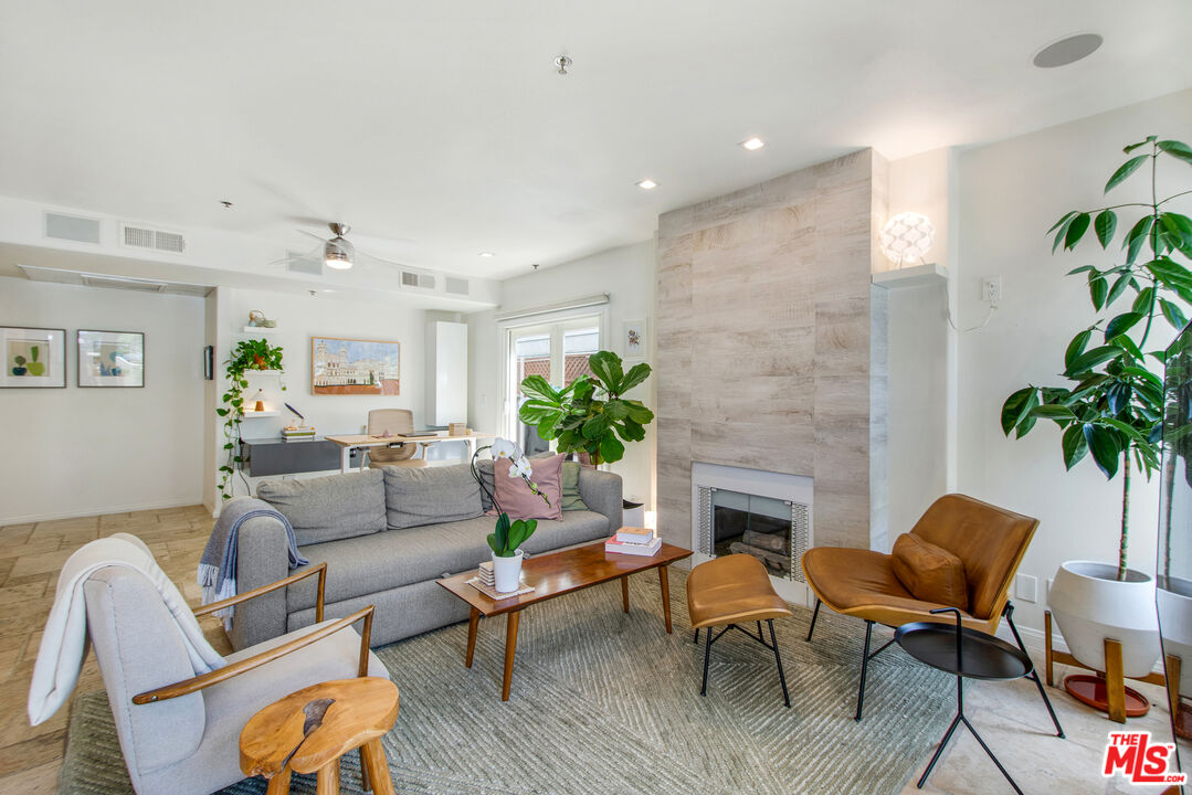 11838 Kiowa Ave Unit: 101
