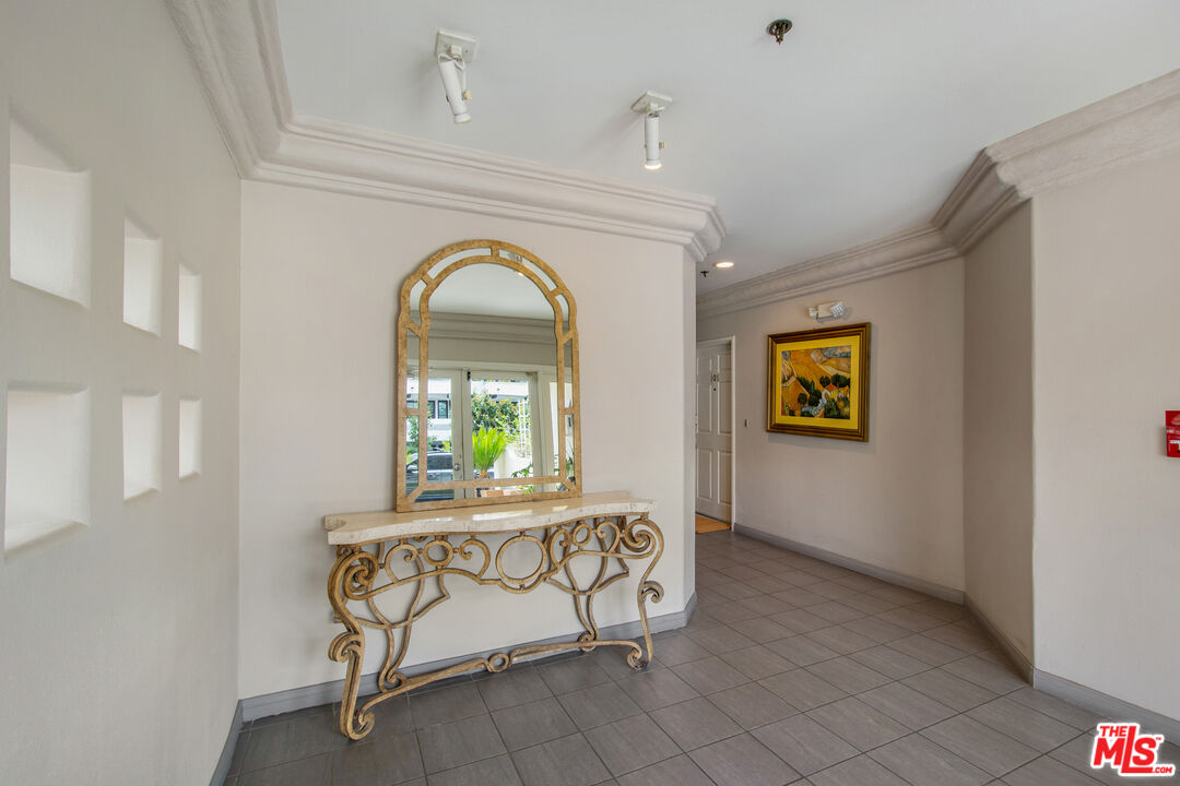 11838 Kiowa Ave Unit: 101