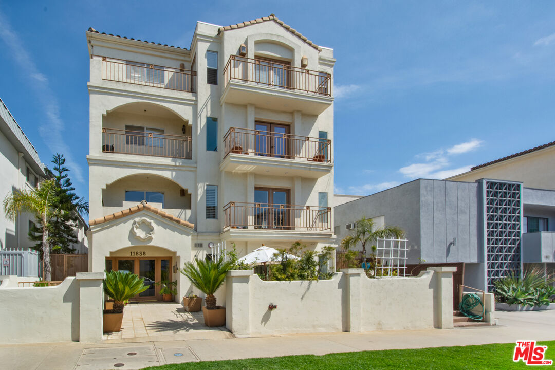 11838 Kiowa Ave Unit: 101