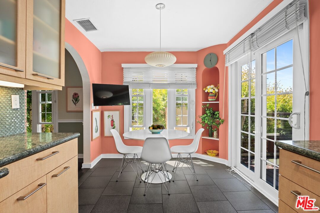 825 S Stanley Ave