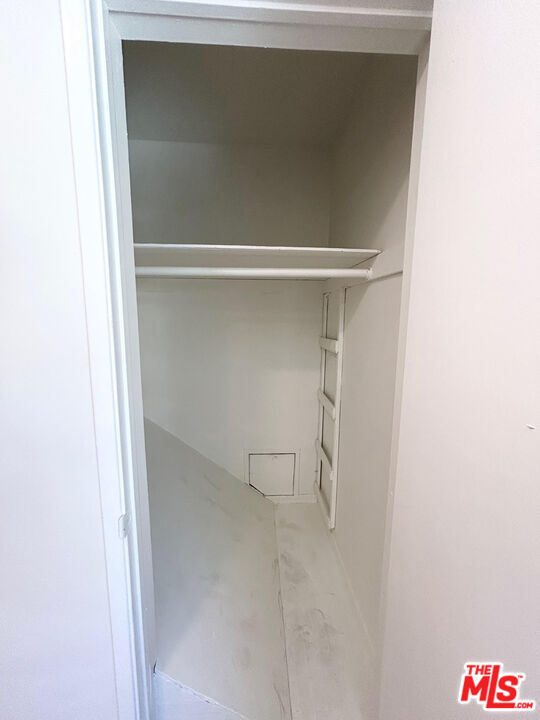 1146 N Formosa Ave Unit: 8