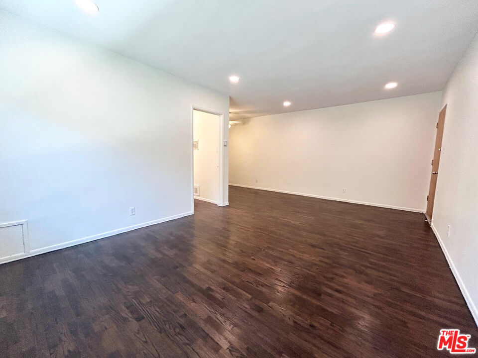 1146 N Formosa Ave Unit: 8