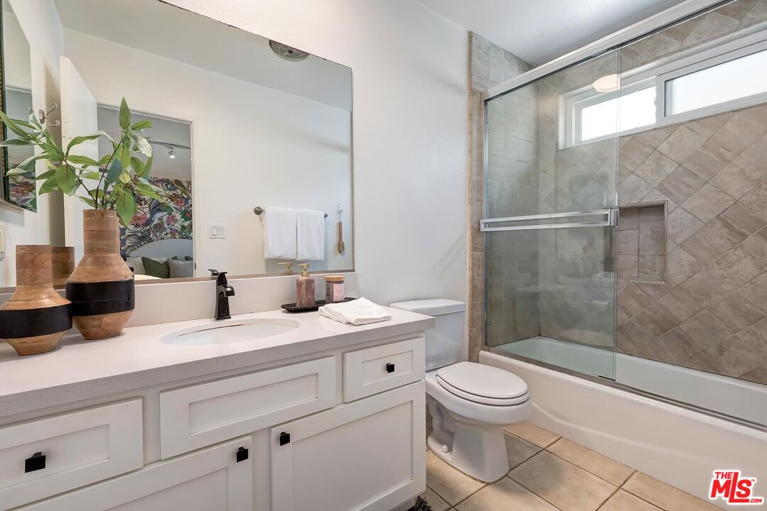 1337 Berkeley St Unit: 7