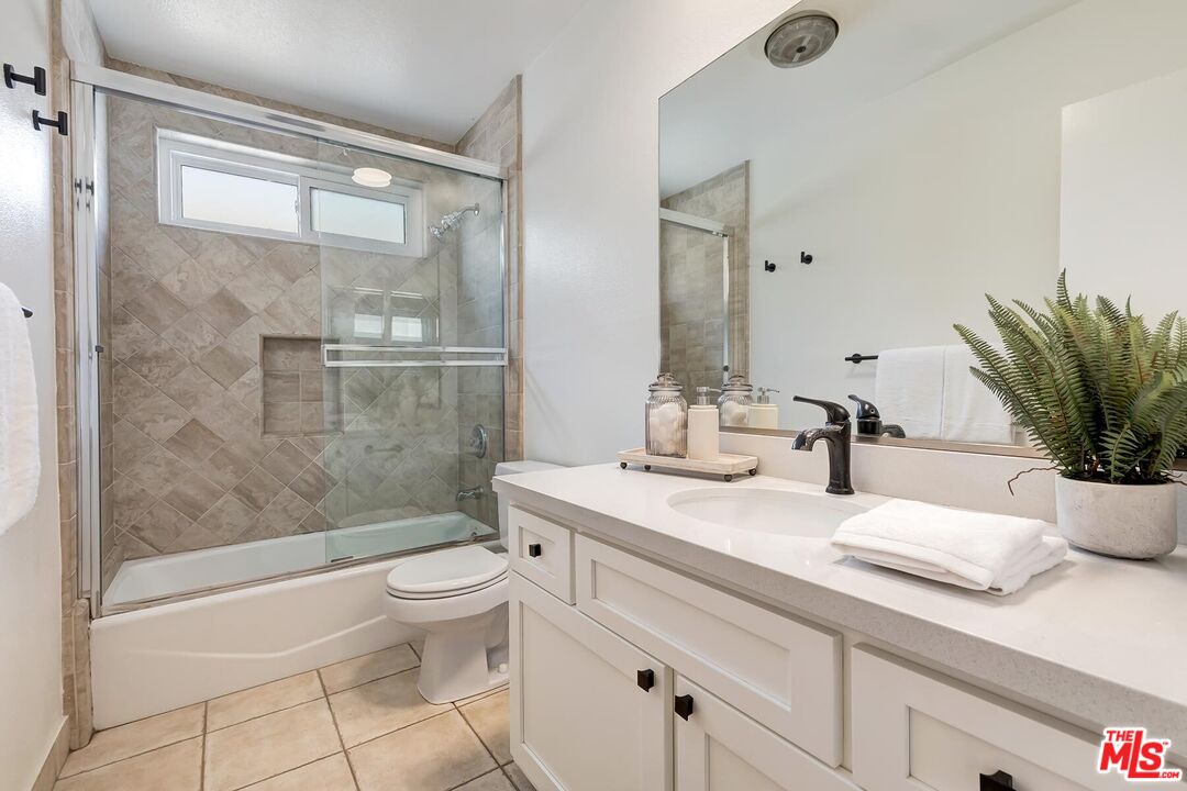 1337 Berkeley St Unit: 7