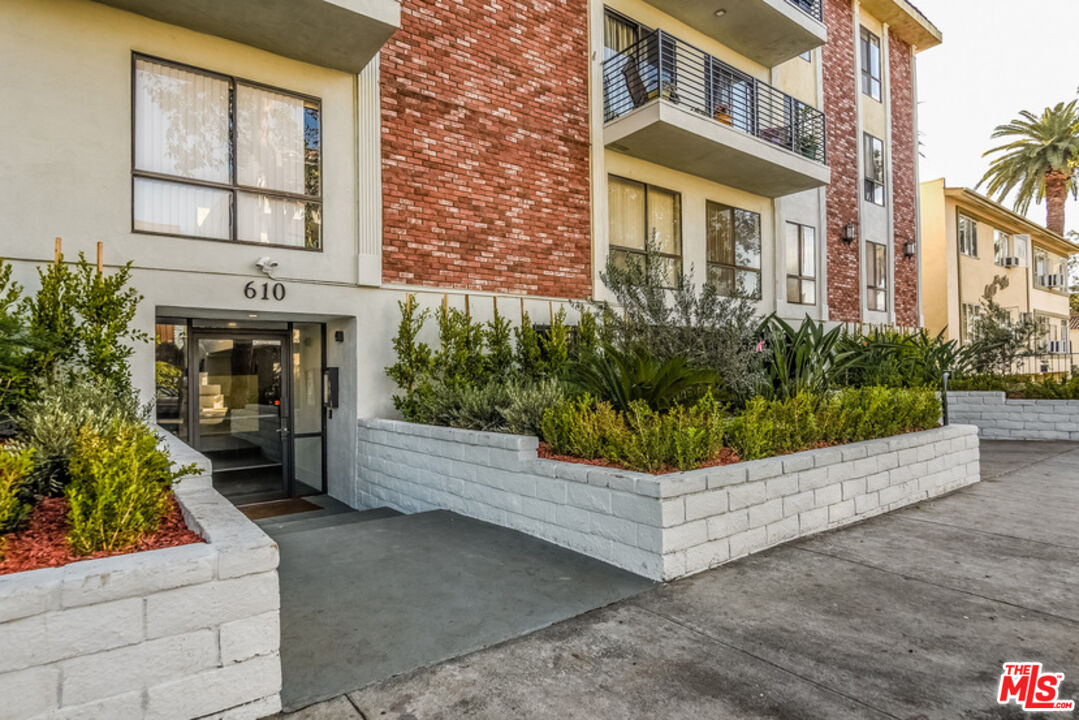 610 N orlando Unit: 105